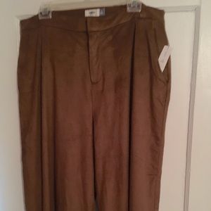 Ladies Cropped pants with pockets